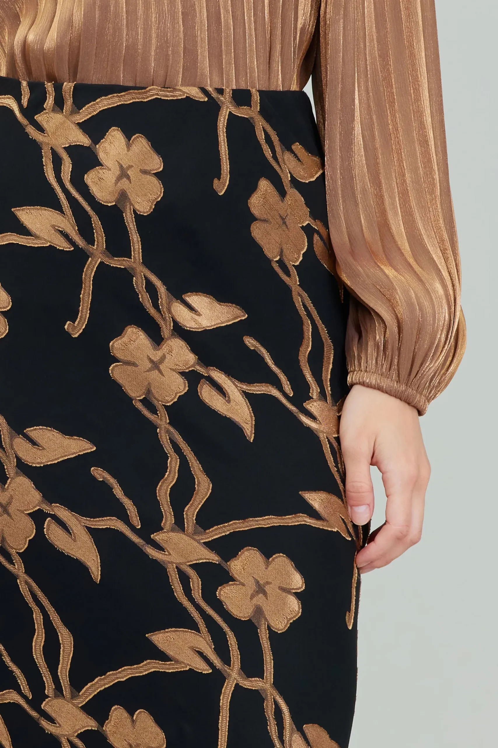 Current Air Gold Floral Midi Skirt BLACKGOLD Outlet